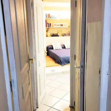 T1 Au Coeur De St Florent Lägenhet